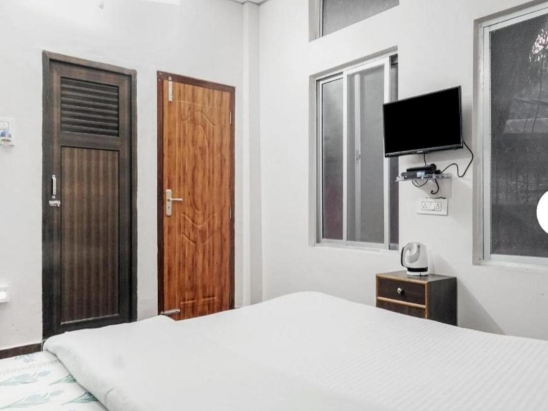 גווהטי Hilltop Lodge מראה חיצוני תמונה
