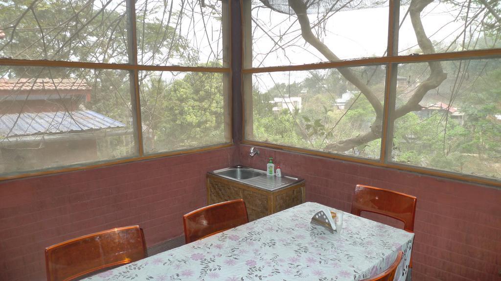 גווהטי Hilltop Lodge מראה חיצוני תמונה